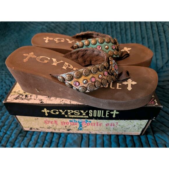 Gypsy Soule Vanglow Brown Flip Flops Thongs Studded Swarovski Crystals Size 10 - Picture 1 of 6